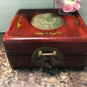 Domino’s wooden box